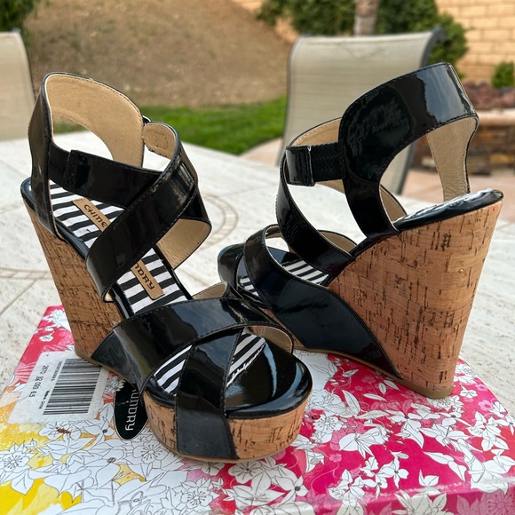 ✨NEW✨Black Patent Leather Wedge Sandals Size 6.5 from Victoria’s Secret - Picture 6 of 15